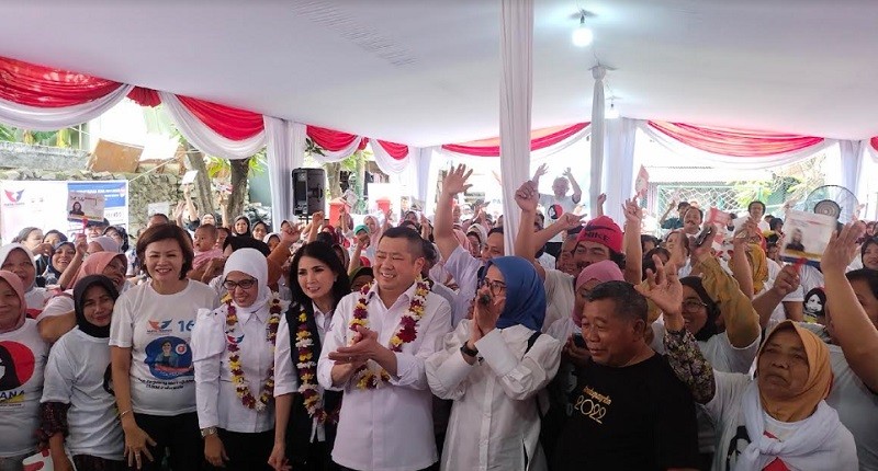 Hary Tanoesoedibjo Kampanyekan Caleg Perindo Liliana dan Devi Herlina: Berjuang untuk Kesejahteraan Rakyat