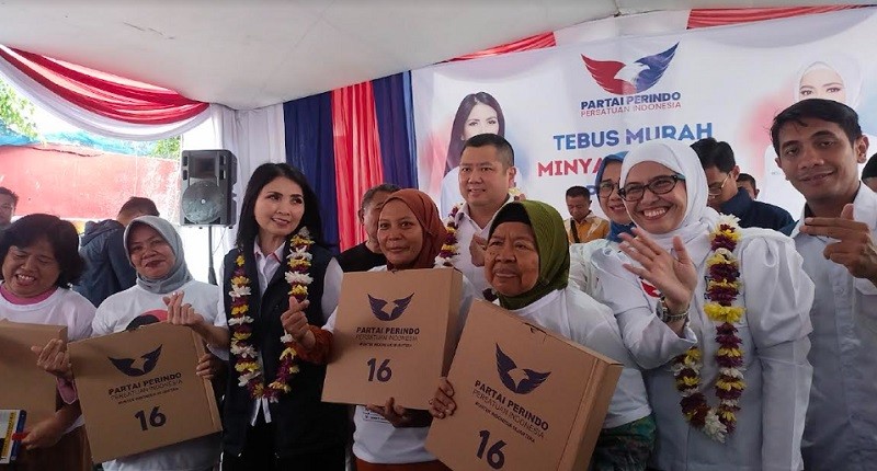 Hary Tanoesoedibjo dan Liliana Tanoesoedibjo Kunjungi Bazar di Tebet, Warga Antusiasme Tanya Gerobak Perindo