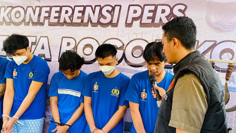 Gegara Celurit, 2 Pria di Bogor Dilumpuhkan Polisi