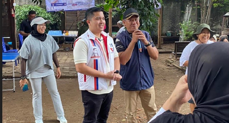 Bertemu Caleg Perindo Diska Resha Putra, Emak-Emak Ciganjur Curhat soal Sembako Mahal