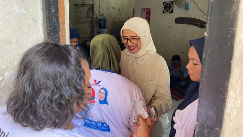 Bantu Masyarakat, Caleg Perindo Alva Ruslina Gelar Tebus Murah Minyak Goreng di Rawajati