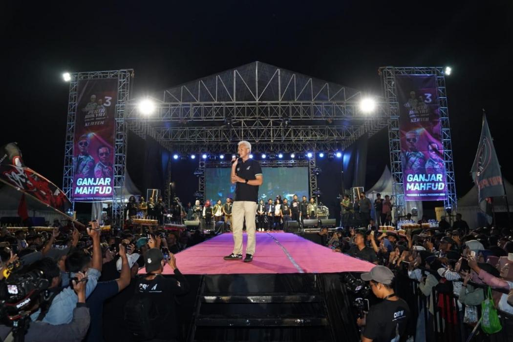 Puluhan Ribu Warga Hadiri Pesta Rakyat Ganjar-Mahfud di Klaten, Ganjar Minta Jaga Terus Kekompakan