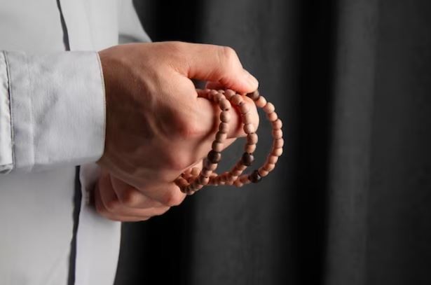 Amalan Jumat Terakhir Bulan Rajab, Baca Doa Ini agar Rezeki Terus Mengalir