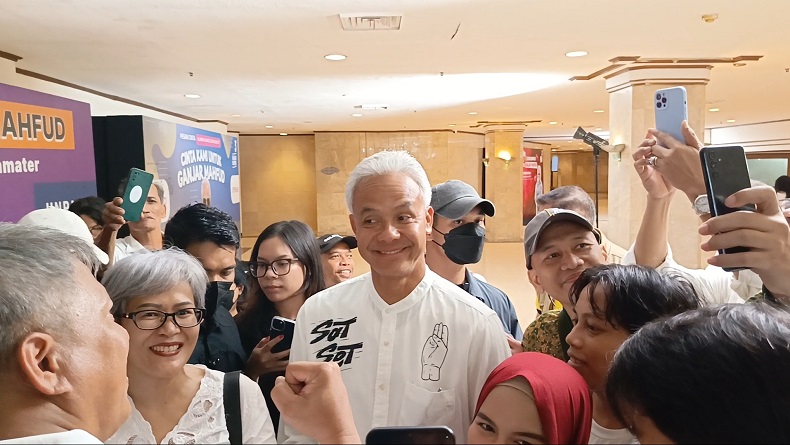 Ganjar Hadiri Acara Pesan Cinta dari Alumni Kampus Jabar, Teriakan Presiden Menggema