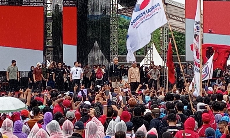 Mahfud MD Doa Bareng Pendukung di Hajatan Rakyat Solo: Kami Terus Berjuang Jaga NKRI