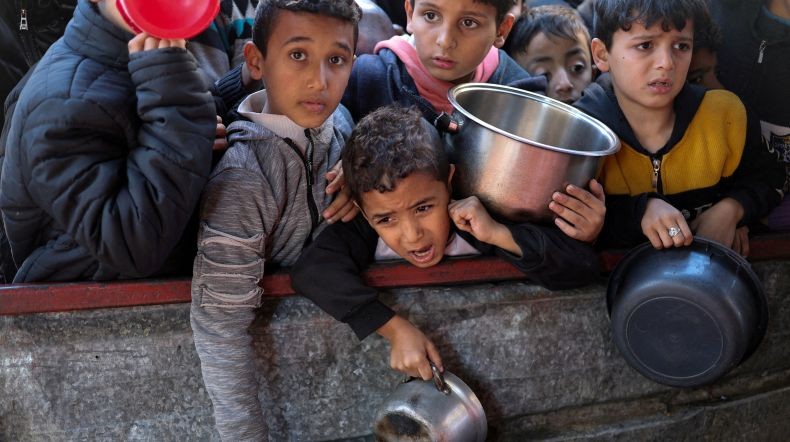 Ya Allah, Pengungsi Gaza mulai Makan Rumput