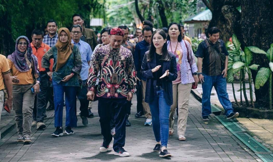 Wamenparekraf Angela Apresiasi Satwa di Kebun Binatang Surabaya Terawat Baik