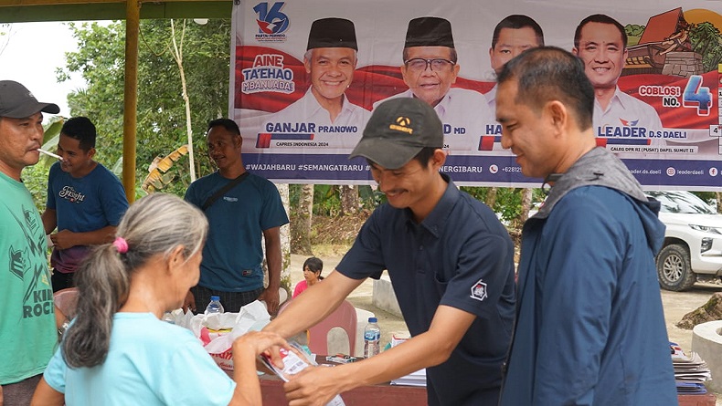 Caleg Perindo Leader DS Daeli Gelar Bazar Minyak Goreng di Nias