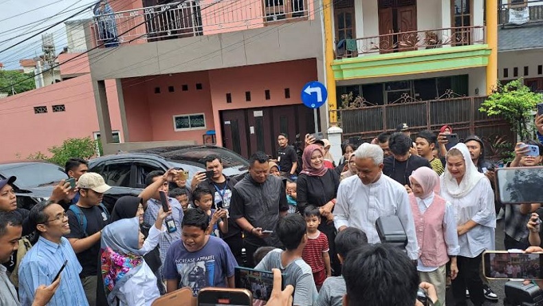 Ganjar Mampir ke Rumah Hendrar Prihadi sebelum Nyoblos, Langsung Dikerumuni Warga