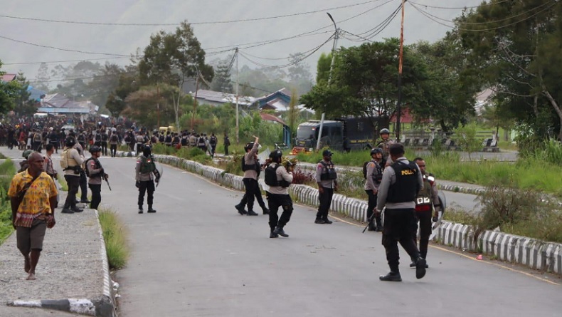 Bentrokan Pendukung Caleg Gunakan Panah dan Parang di Puncak Jaya Tersebar di 9 Titik