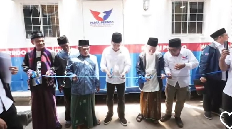 HT Serahkan Puskestren ke Ponpes Al Ishlah Subang