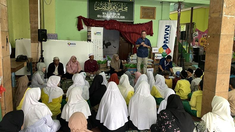 Salurkan Bantuan untuk Anak-anak Yatim Piatu, MNC Vision Networks-MNC Peduli Bawa Keceriaan