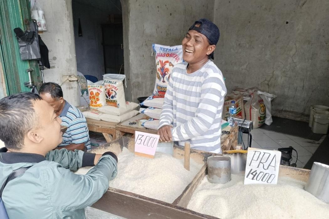 Harga Beras Meroket, Pedagang di Bogor Menjerit: Pembeli Jauh Berkurang