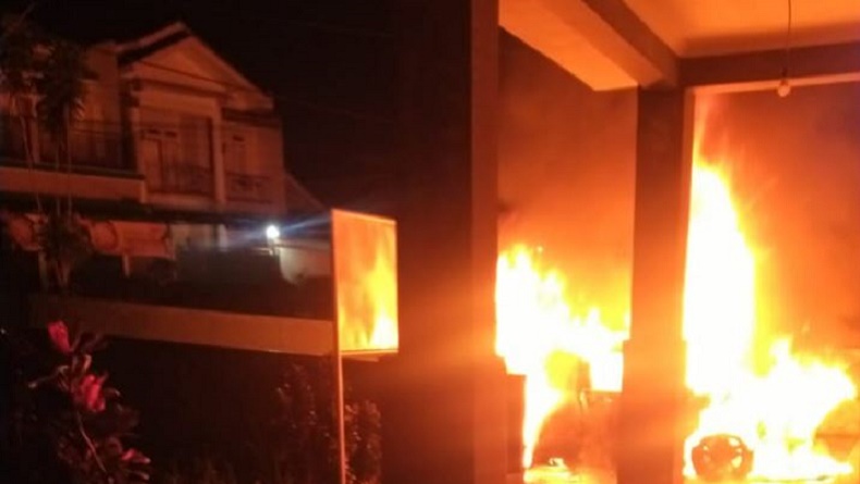 2 Mobil Timses Caleg DPR RI di Cianjur Diduga Dibakar OTK, Terdengar Bunyi Ledakan
