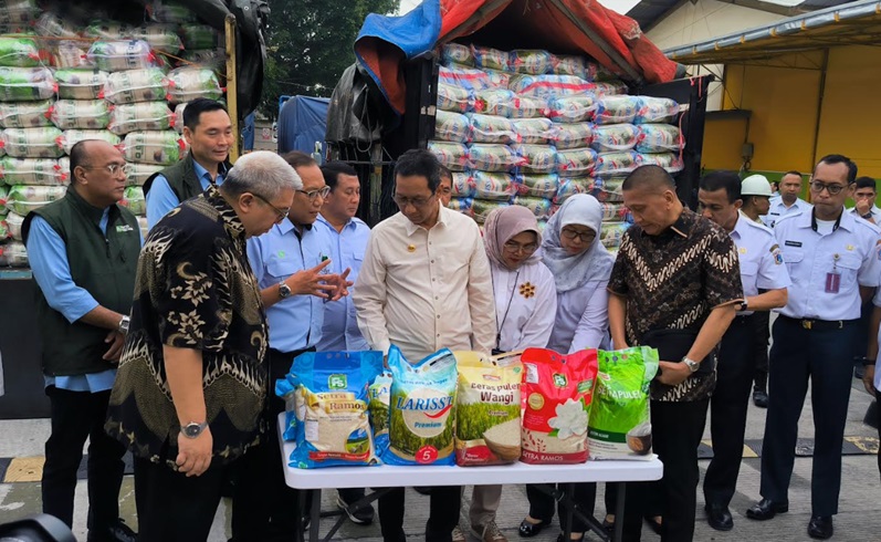 15.000 Ton Beras Premium Diedarkan ke Ritel Modern se-Jabodetabek Mulai Hari Ini