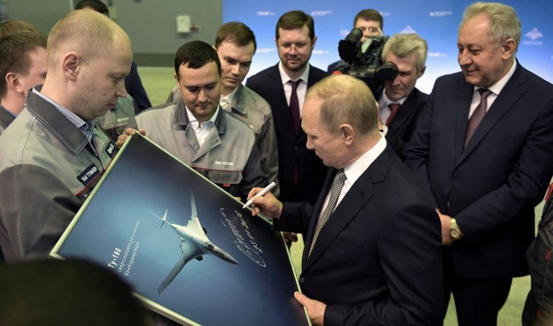Wow, Presiden Putin Jajal Pesawat Pengebom Nuklir Strategis Tu-160M