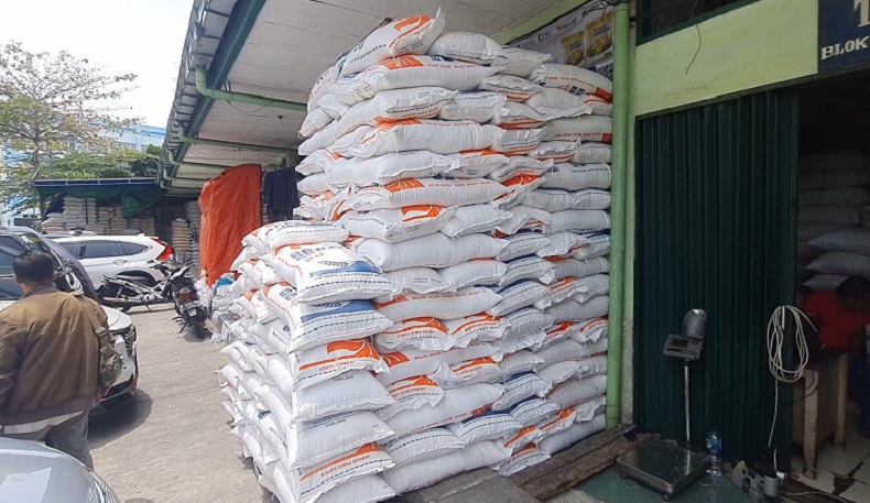 Gudang Pengoplosan Beras Bulog di Malang Digerebek, 3 Orang Diamankan