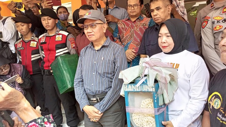 Begini Reaksi Bawaslu DIY saat Dihadiahi Kerupuk Melempem Award dari Demonstran