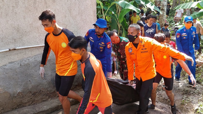 Diduga Terseret Banjir, Jenazah Tanpa Identitas di Bandarlampung Dievakuasi