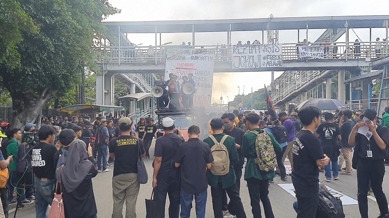 Aksi Rawamangun Bergerak Desak Turunkan Jokowi, Sindir Pemerintah Lagi Bagi-bagi Kekuasaan