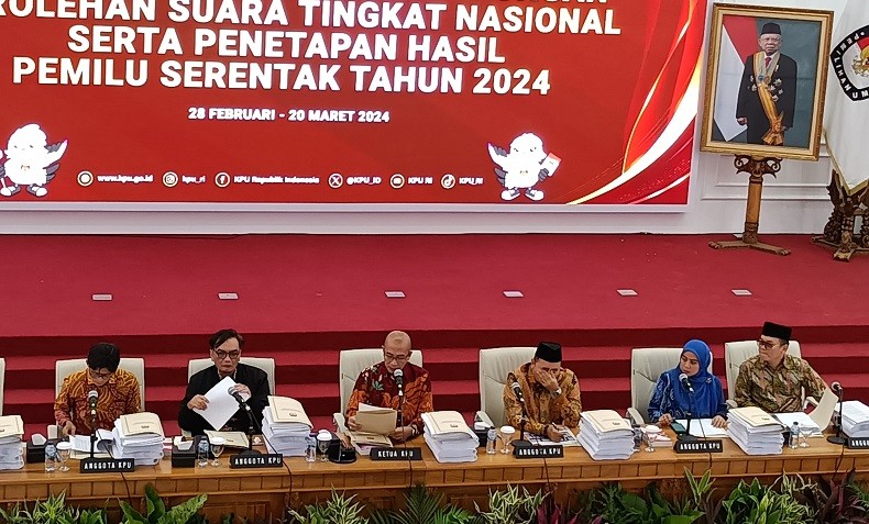 Ketua KPU dan Komisioner Diperiksa DKPP terkait Kebocoran DPT, Rekapitulasi Nasional Ditunda