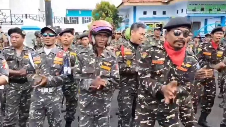 Massa Banser Geruduk Pendopo Pasuruan Buntut Wajah Gus Irsyad Dicoret, Ini 4 Tuntutannya