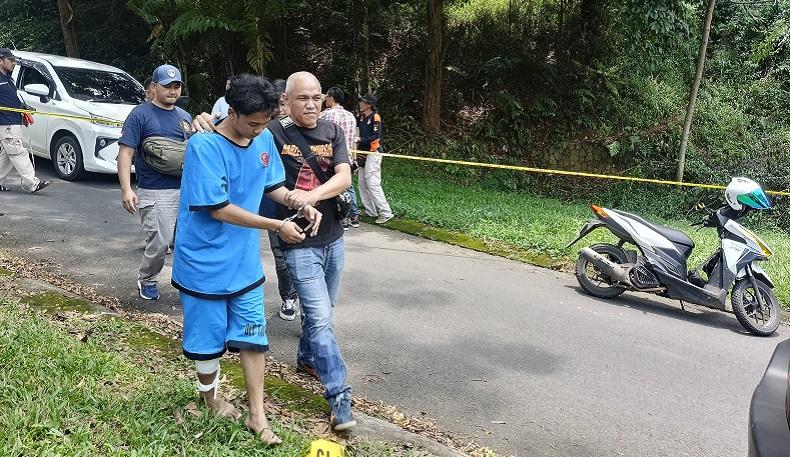 Polisi Olah TKP Mayat Perempuan Terbungkus Kain, Korban Dibunuh Pelaku di Dalam Mobil