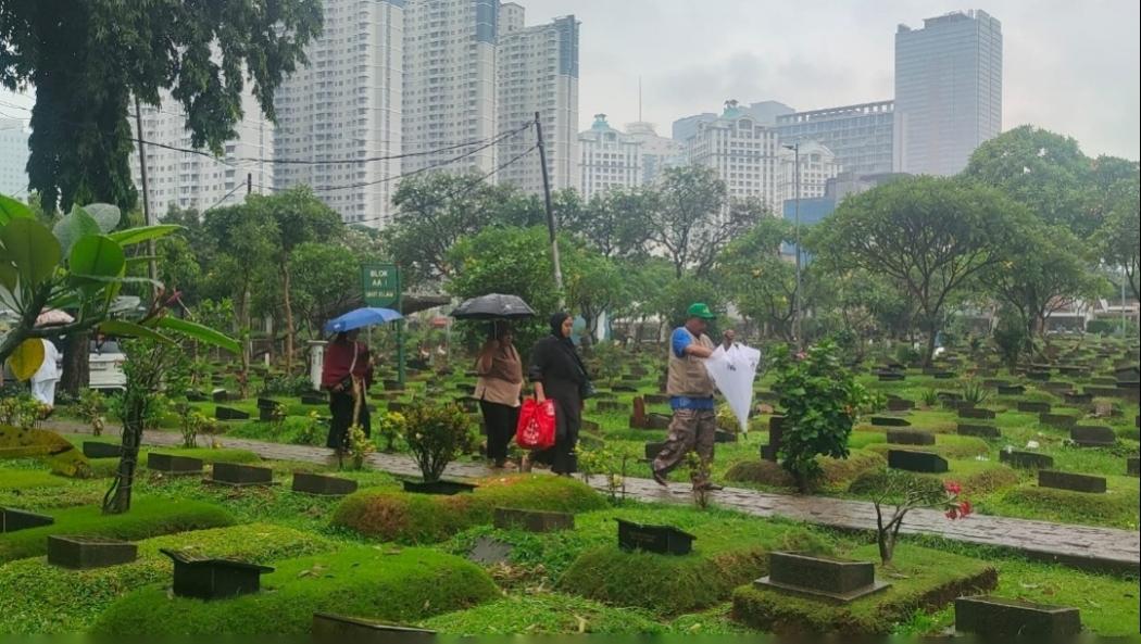 TPU Karet Bivak Ramai Didatangi Masyarakat Ziarah jelang Ramadan
