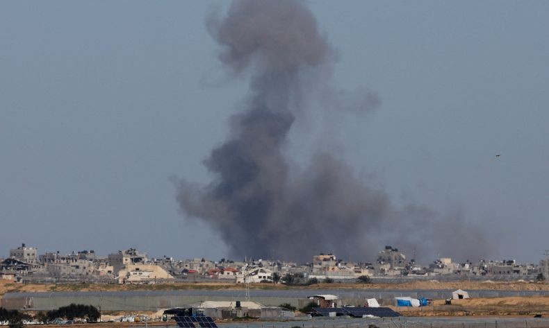Makin Brutal, Israel Bom Tenda Pengungsian di Rafah Tewaskan 11 Orang