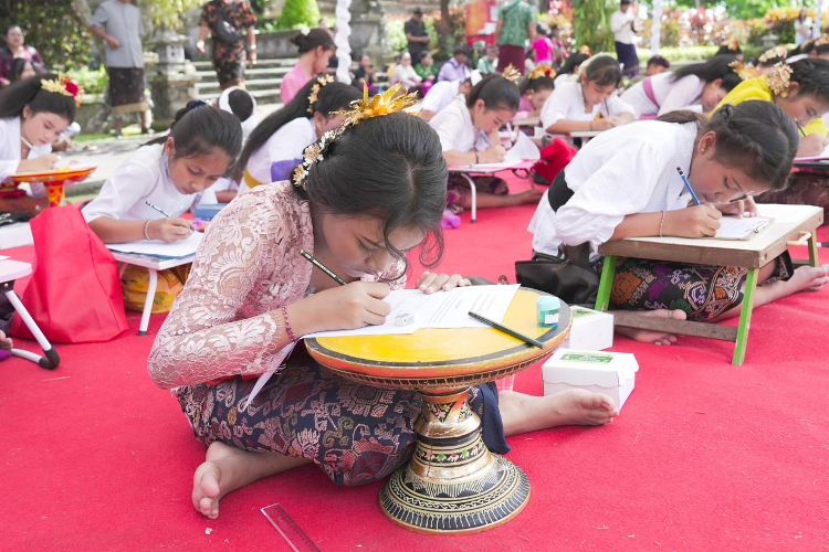 Dinas Kebudayaan Kabupaten Badung Buka Festival Bulan Bahasa Bali VI