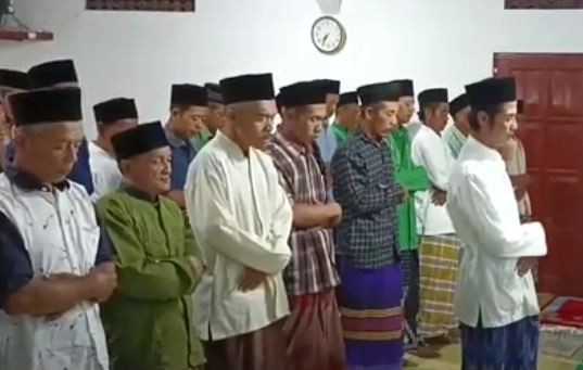 Tetapkan 1 Ramadhan 7 Maret, Jemaah Masjid Aolia Gunungkidul Salat Tarawih Malam Ini