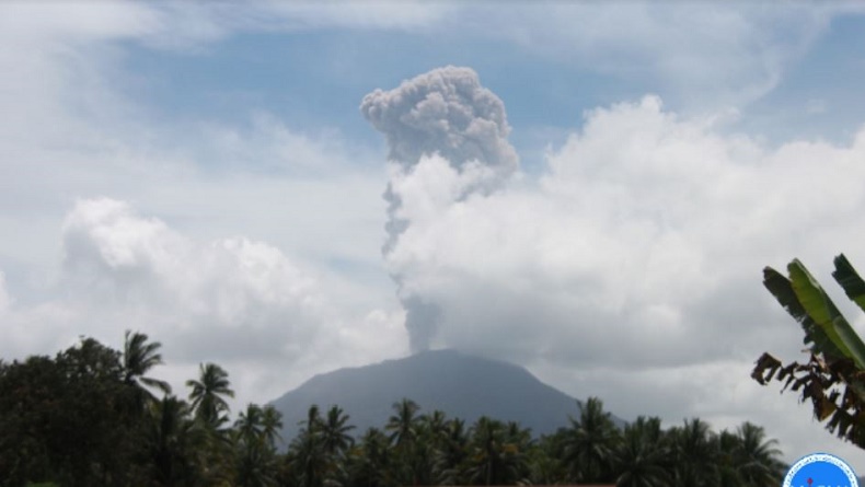 Gunung Ibu di Maluku Utara Erupsi, Tinggi Letusan 2.000 Meter di Atas Puncak