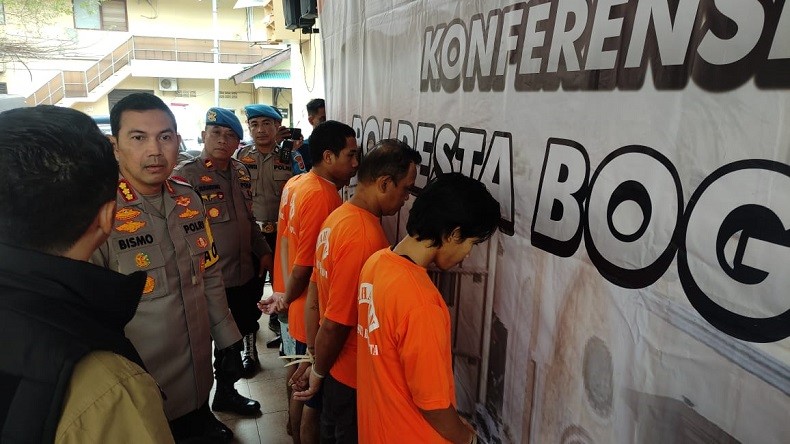Terekam CCTV, Sekuriti di Bogor Nekat Curi Motor di Parkiran Mal Tempat Bekerja