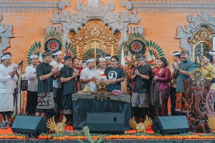 Bupati Badung Hadiri Perayaan HUT ke-41 ST Tri Eka Dharma Shanti Br Tangkeban Cemagi
