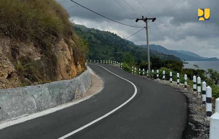Gelontorkan Rp868 Miliar, Jokowi Resmikan Perbaikan Jalan Daerah 209 Km di Sumut