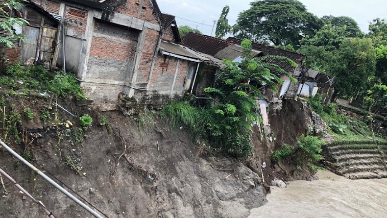 Tebing Sungai Bengawan Solo di Bojonegoro Longsor di Sejumlah Titik, Sebagian Rumah Rusak