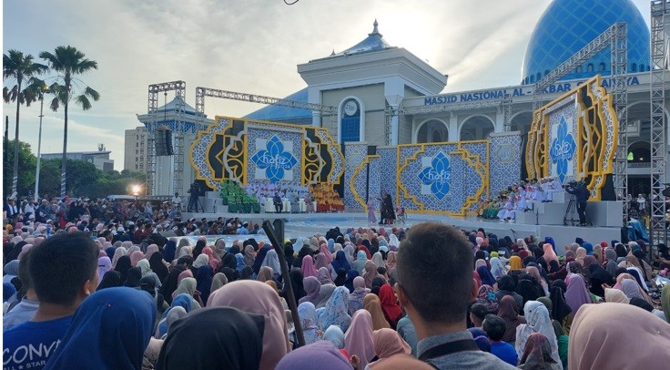 Lantunan Ayat Suci Al-Quran di Festival Hafiz Indonesia 2024 Sejukkan Surabaya