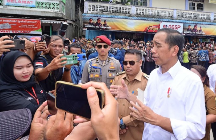 Masyarakat Ngeluh Susah Akses Modal KUR, Jokowi: Ada PNM Mekaar dan UMi