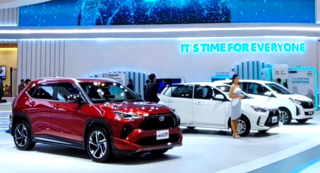 Penjualan Kendaraan Terjepak di Angka 1 Juta, Toyota Sambut Wacana Mobil Rakyat