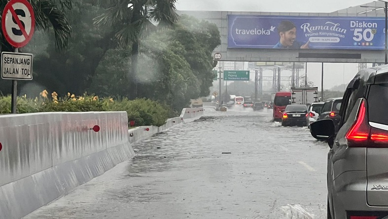 Tol Sedyatmo Arah Soetta Banjir, Lalu Lintas Macet