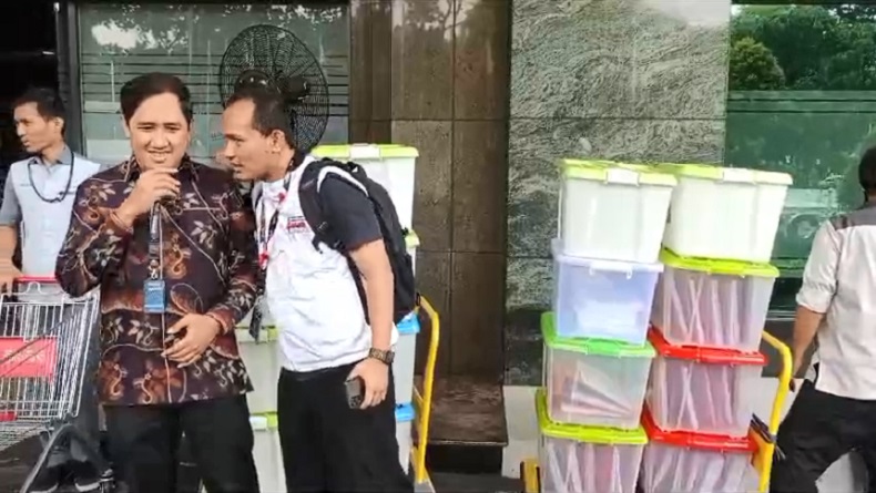 Tim Hukum Ganjar-Mahfud Bawa 15 Boks Kontainer Berisi Berkas Tambahan Gugatan PHPU ke MK