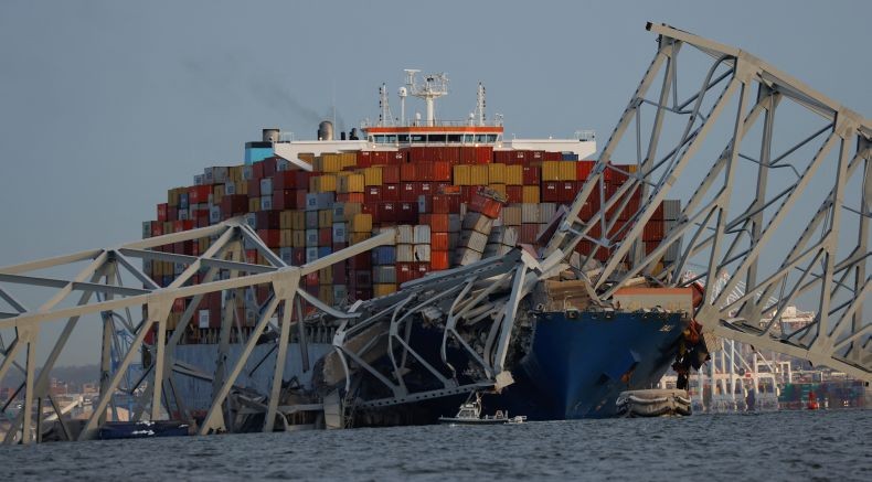 Kapal Kargo Tabrak Jembatan Baltimore AS hingga Ambruk Berbendera Singapura, 20 Orang Hilang
