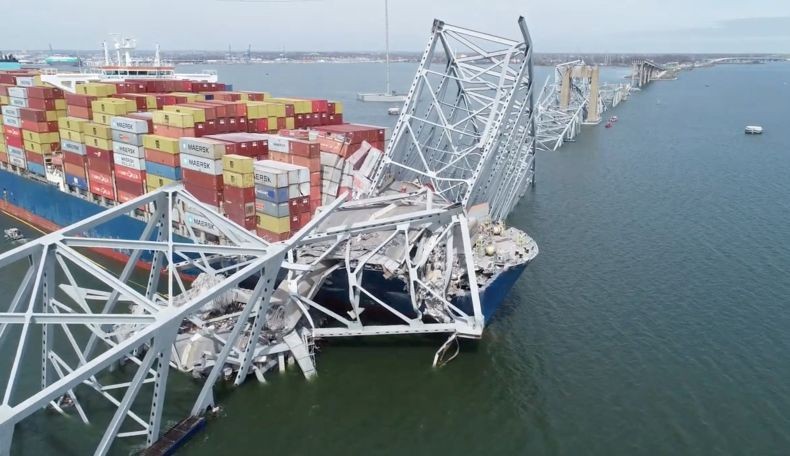 Jembatan Baltimore AS Ambruk Ditabrak Kapal Kargo, 6 Orang Diyakini Tewas