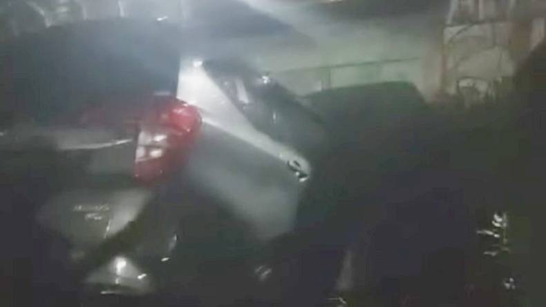 Mobil Tertabrak KRL di Cibinong Bogor, 2 Penumpang Dilaporkan Selamat