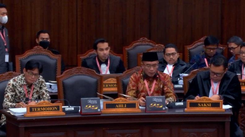 KPU Serahkan Kesimpulan Sengketa Pilpres ke MK, Minta Hakim Tolak Gugatan Kubu 01 dan 03