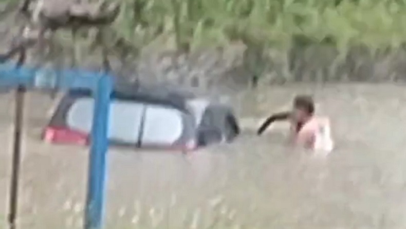Taksi Online Nyemplung ke Sungai Klapanunggal Bogor gegara Ikuti Google Maps