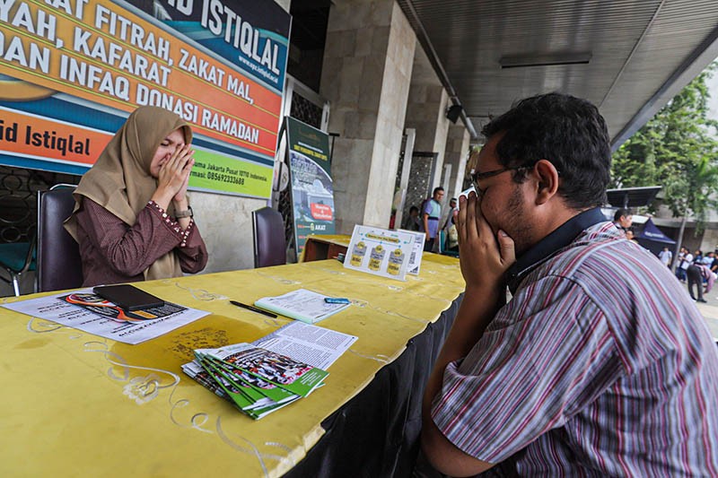 Doa Mengeluarkan Zakat Fitrah Beserta Artinya Lengkap Bacaan Niatnya