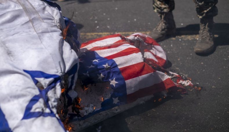 Iran Janji Balas Serangan Israel, AS Siaga Tinggi