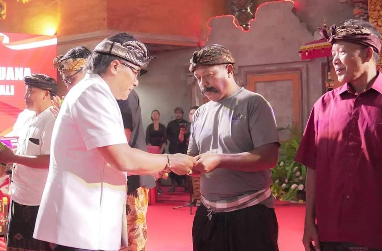 Badung Angelus Buana, Bupati Giri Prasta Gelontorkan Hibah Rp11,9 M untuk Buleleng