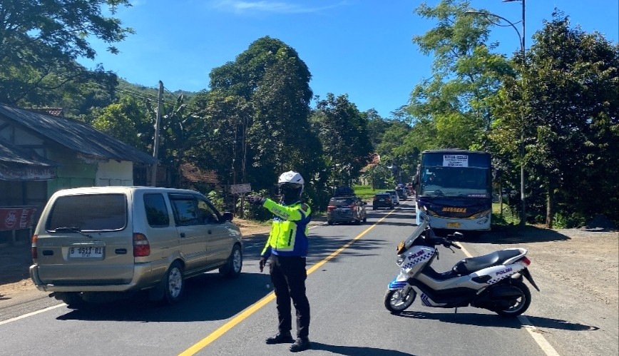 Cegah Kecelakaan Jalur Selatan Berlakukan One Way Sepenggal, Apa Itu?